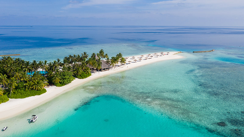 Veligandu-Island-Resort-beach